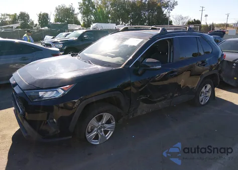 2021 Toyota Rav4 Xle z USA, uszkodzony, nr VIN 2T3P1RFV8MW211225